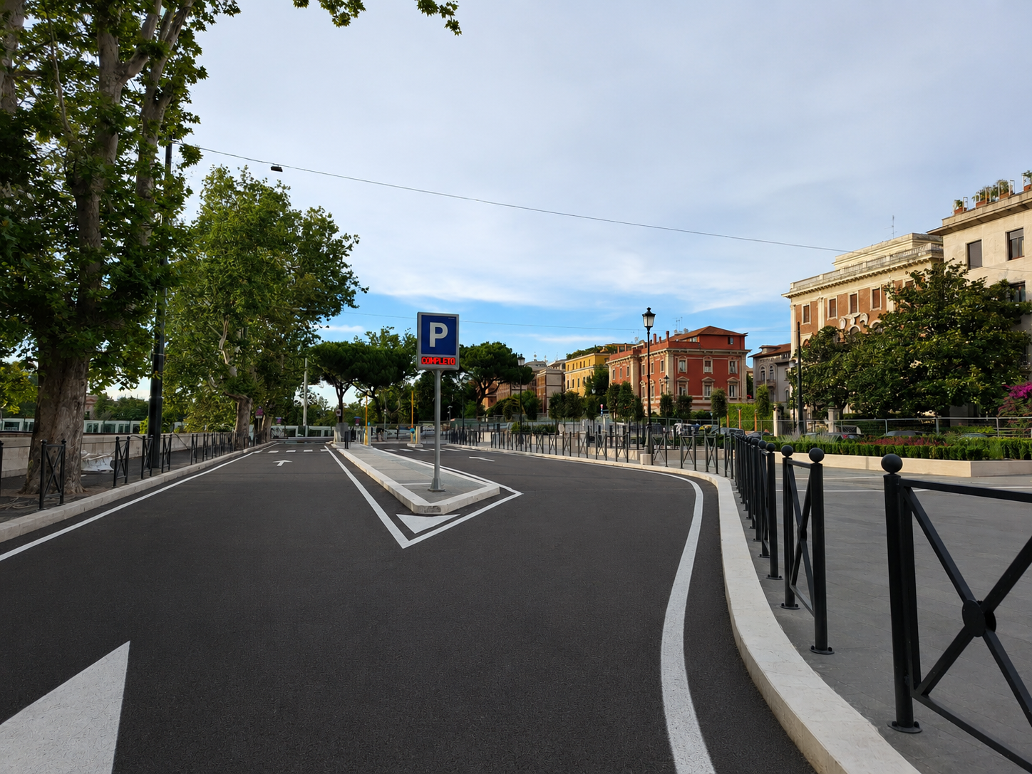Uscita carrabile di AdB Parking sul Lungotevere Arnaldo da Brescia